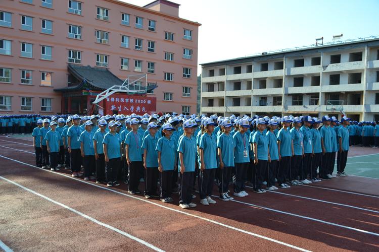 临县利民学校举行初一新生入学教育活动